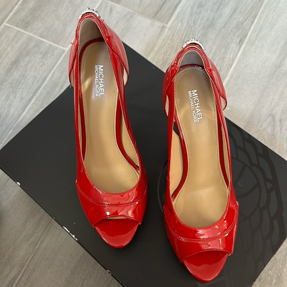 Michael Kors Red pumps